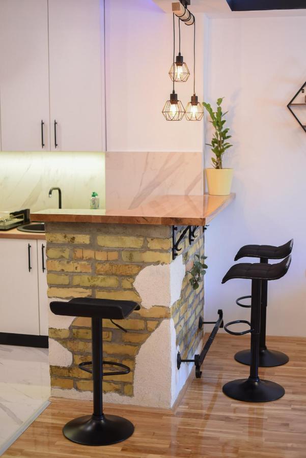 Garden Apartment - Oaza U Centru Grada Novi Sad Esterno foto