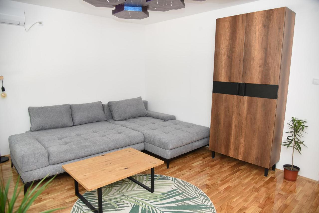 Garden Apartment - Oaza U Centru Grada Novi Sad Esterno foto