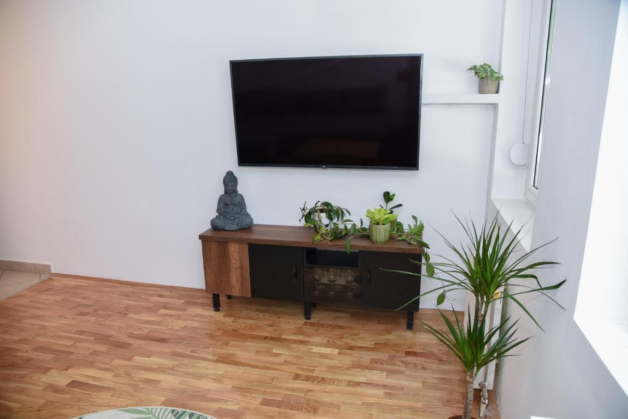 Garden Apartment - Oaza U Centru Grada Novi Sad Esterno foto